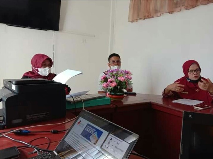 Suasana Rakor Disdukcapil Kota Padang Panjang, Rabu kemaren dalam sikapi Perpres No. 83 Tahun 2021.